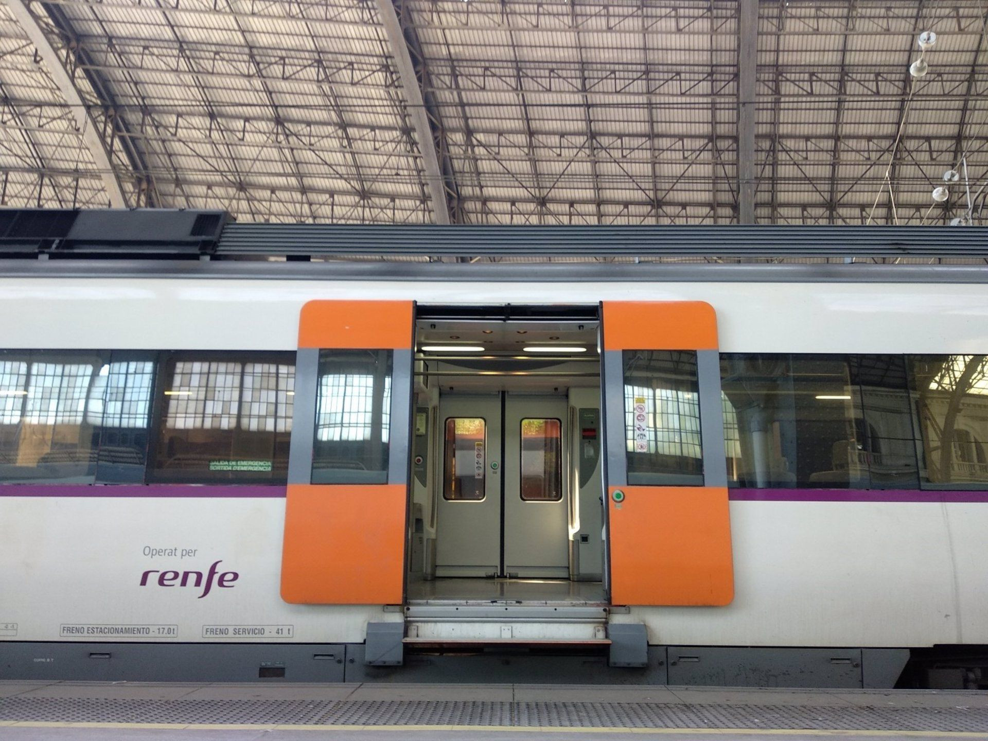 Un convoy de Rodalies en una imagen de archivo / RENFE