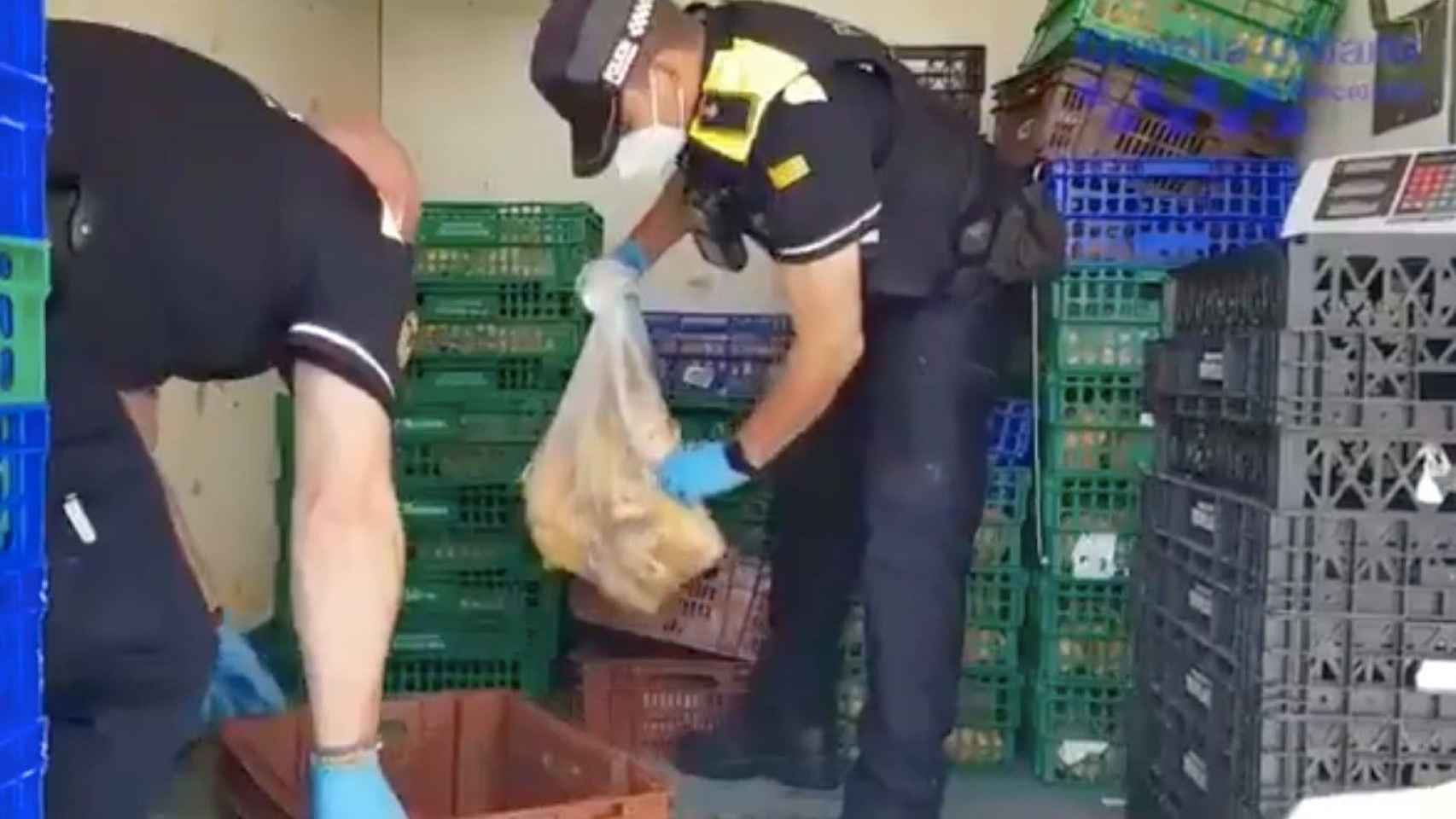 Agentes de la Guardia Urbana localizan carne en mal estado / BCN GUB