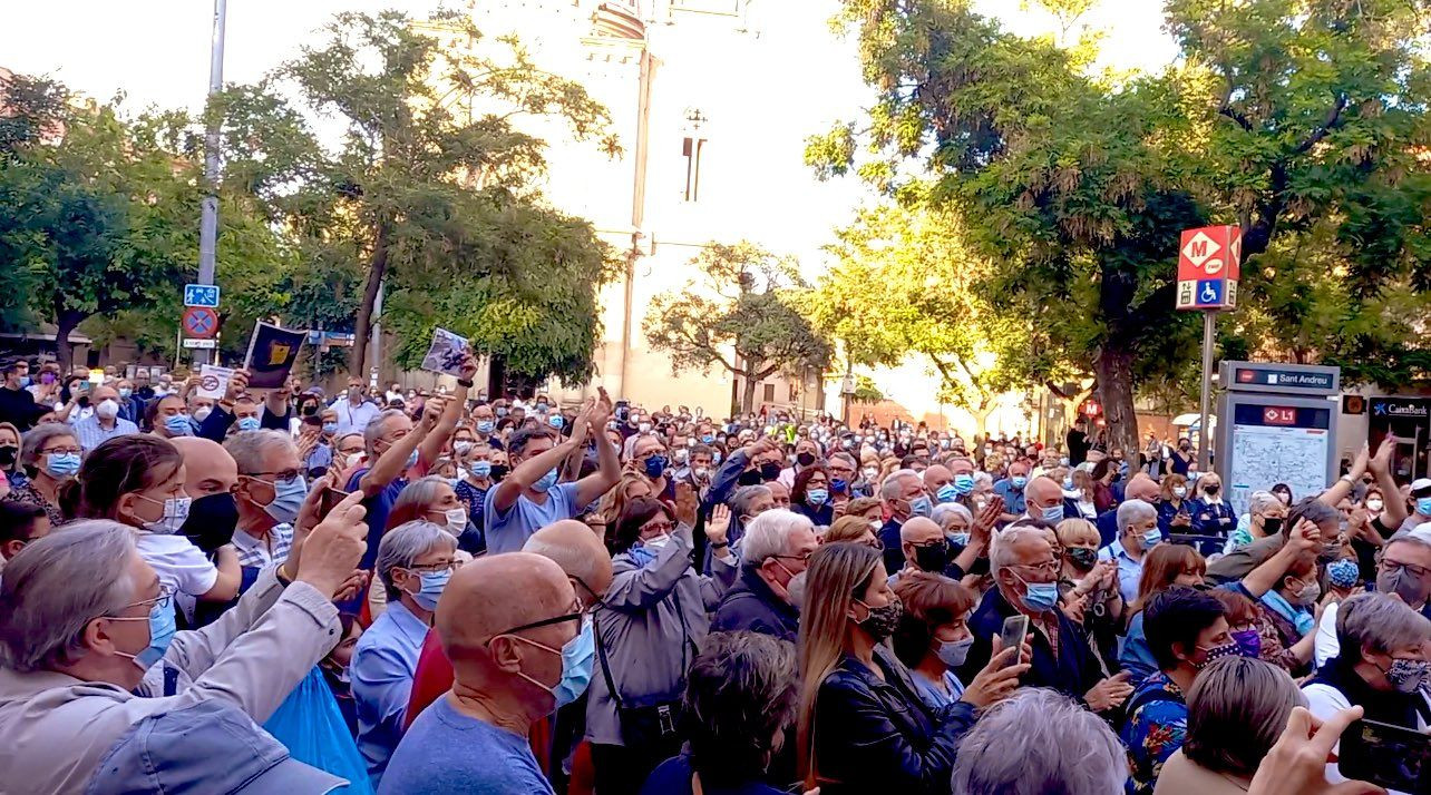 La plaza Orfila de Sant Andreu, desbordada de manifestantes / MENA GADEA