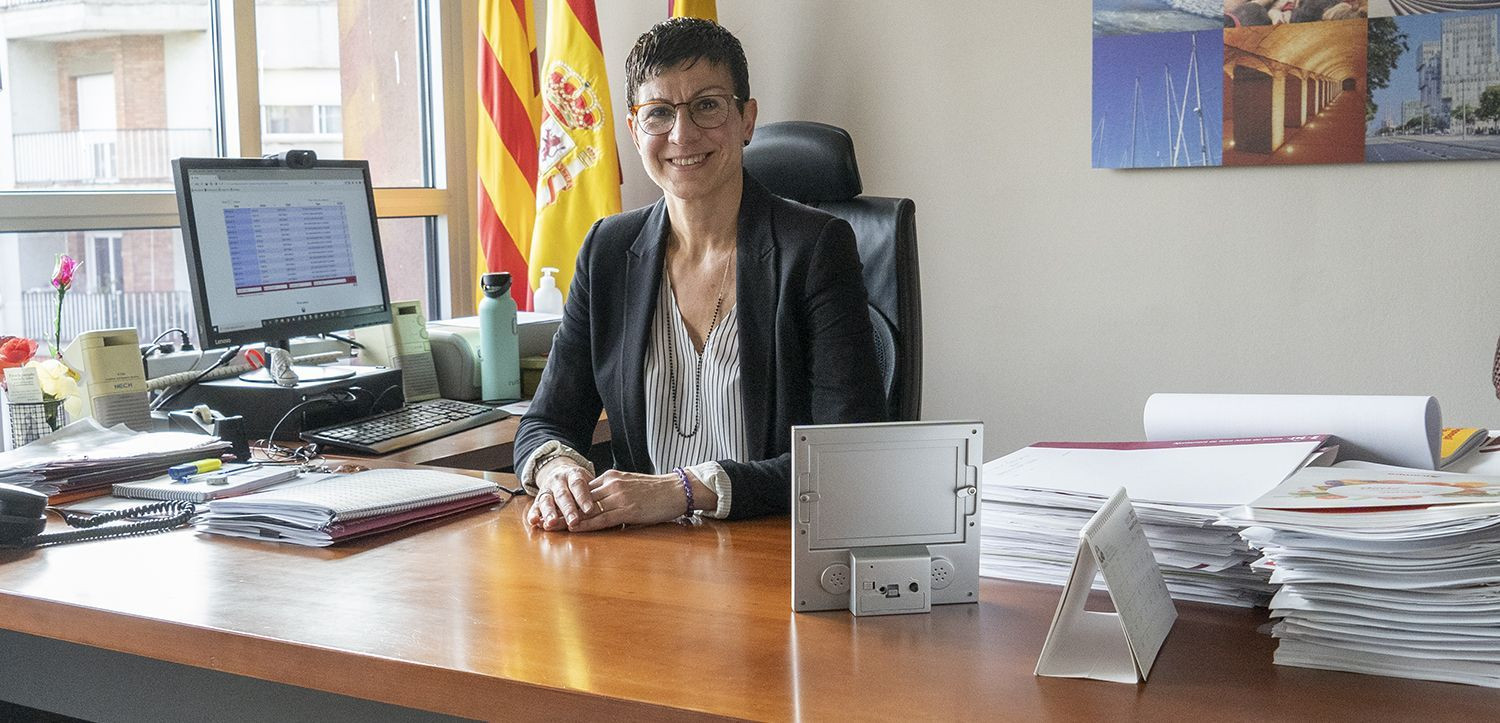 Filo Cañete, alcaldesa de Sant Adrià del Besòs en su despacho / LENA PRIETO (MA) 1