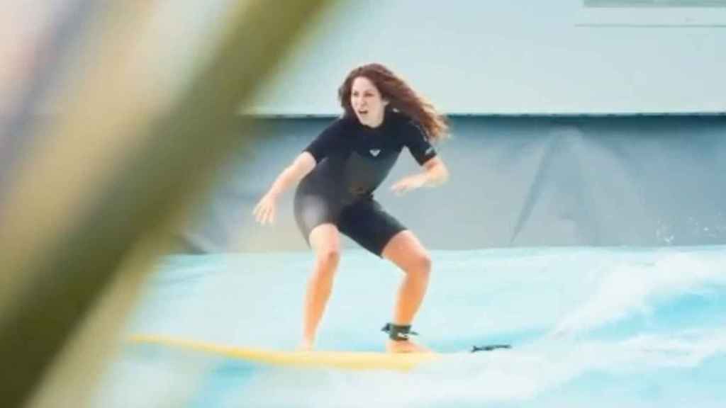 Shakira haciendo surf en Wavegarden / IG SHAKIRA