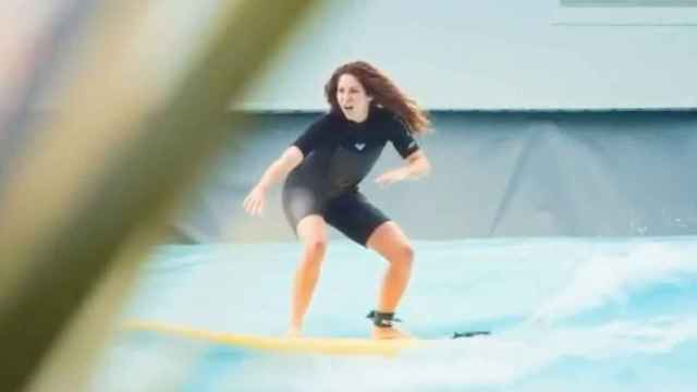 Shakira haciendo surf en Wavegarden / IG SHAKIRA