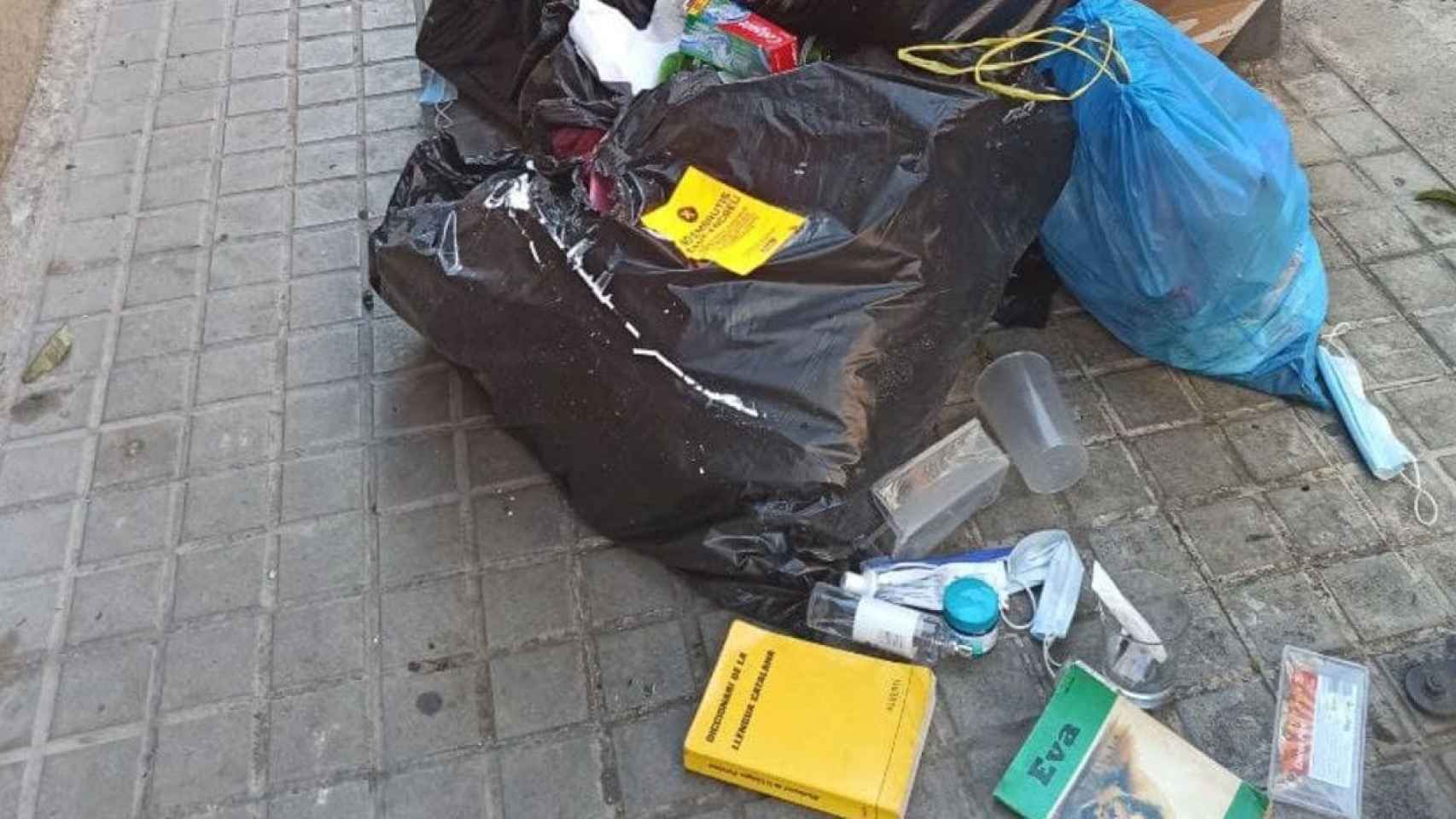 Basura no recogida en Sant Andreu