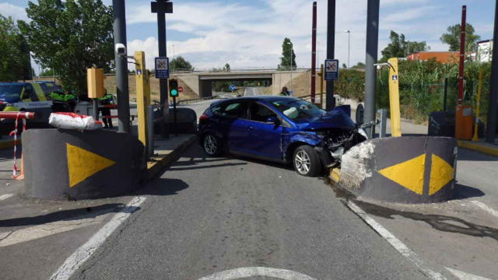 El coche del conductor borracho y drogado accidentado en Santa Perpètua / MOSSOS D'ESQUADRA