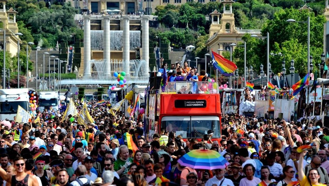 Rúa del Orgullo LGTBI en la avenida Maria Cristina de Barcelona / CG