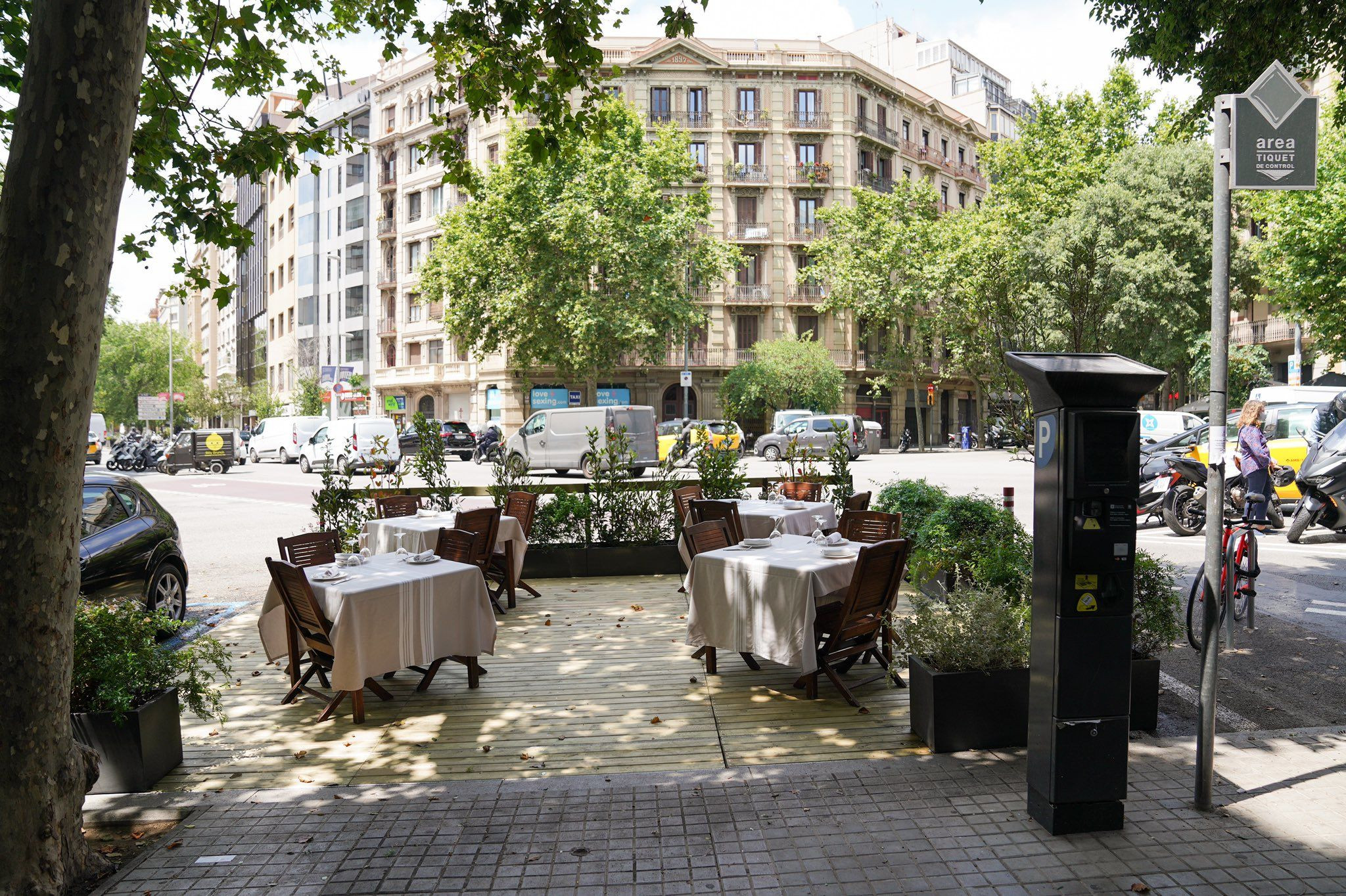 Así son las nuevas terrazas que se han empezado a instalar en Barcelona / REDES SOCIALES