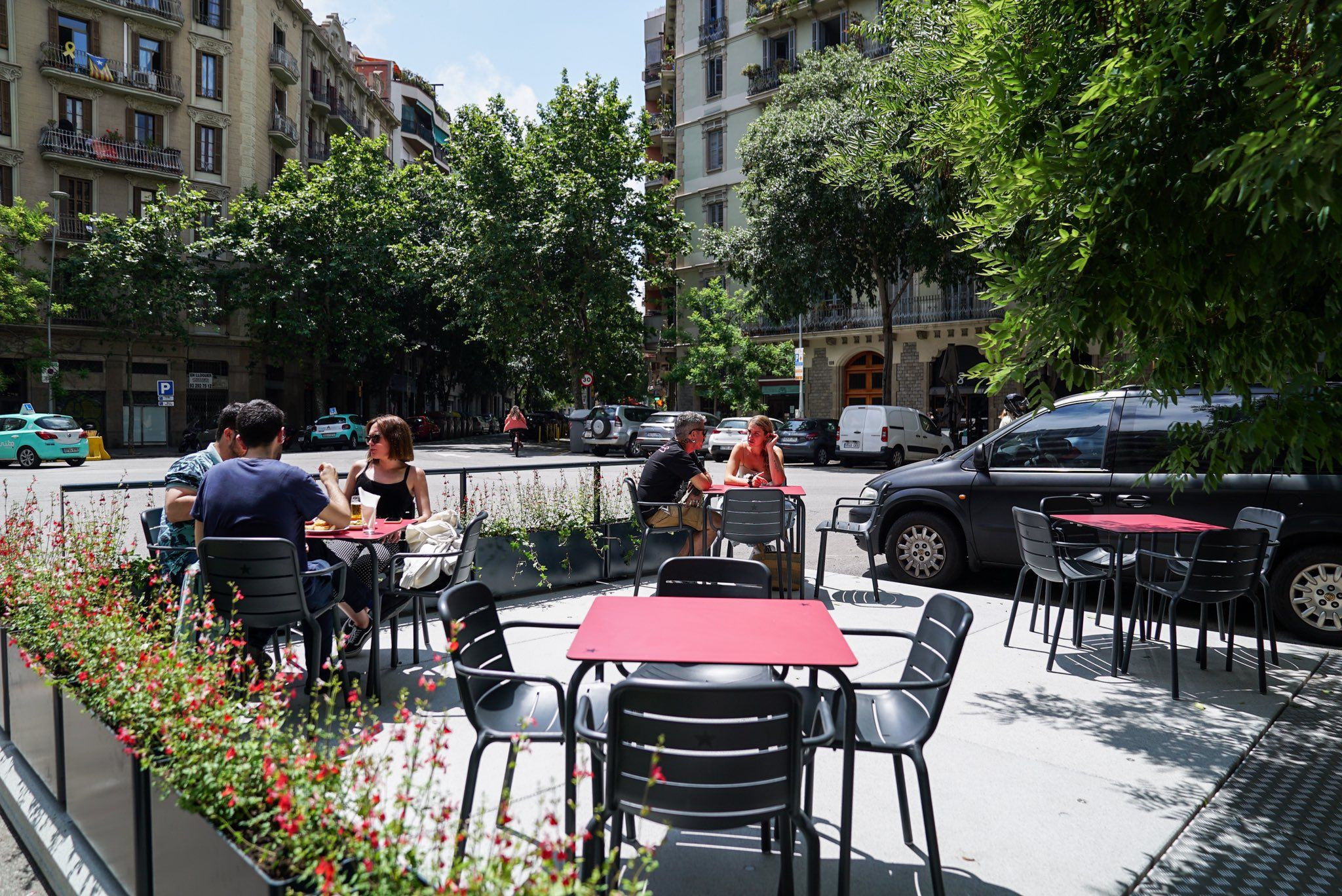 Así son las nuevas terrazas que se han empezado a instalar en Barcelona / REDES SOCIALES