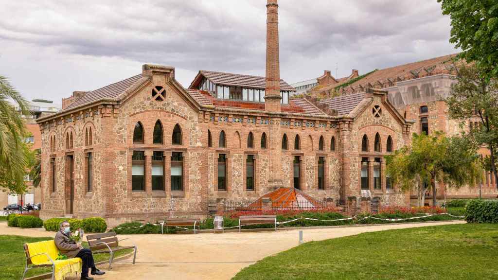 Panorámica del edificio de la Maternitat, en Les Corts