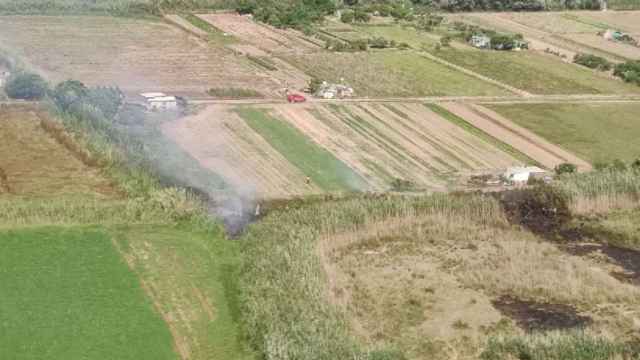 Incendio junto al Aeropuerto de Barcelona-El Prat / BOMBERS