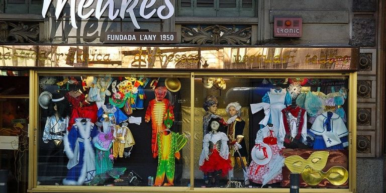 Escaparate de la antigua tienda Menkes de Barcelona / ARCHIVO