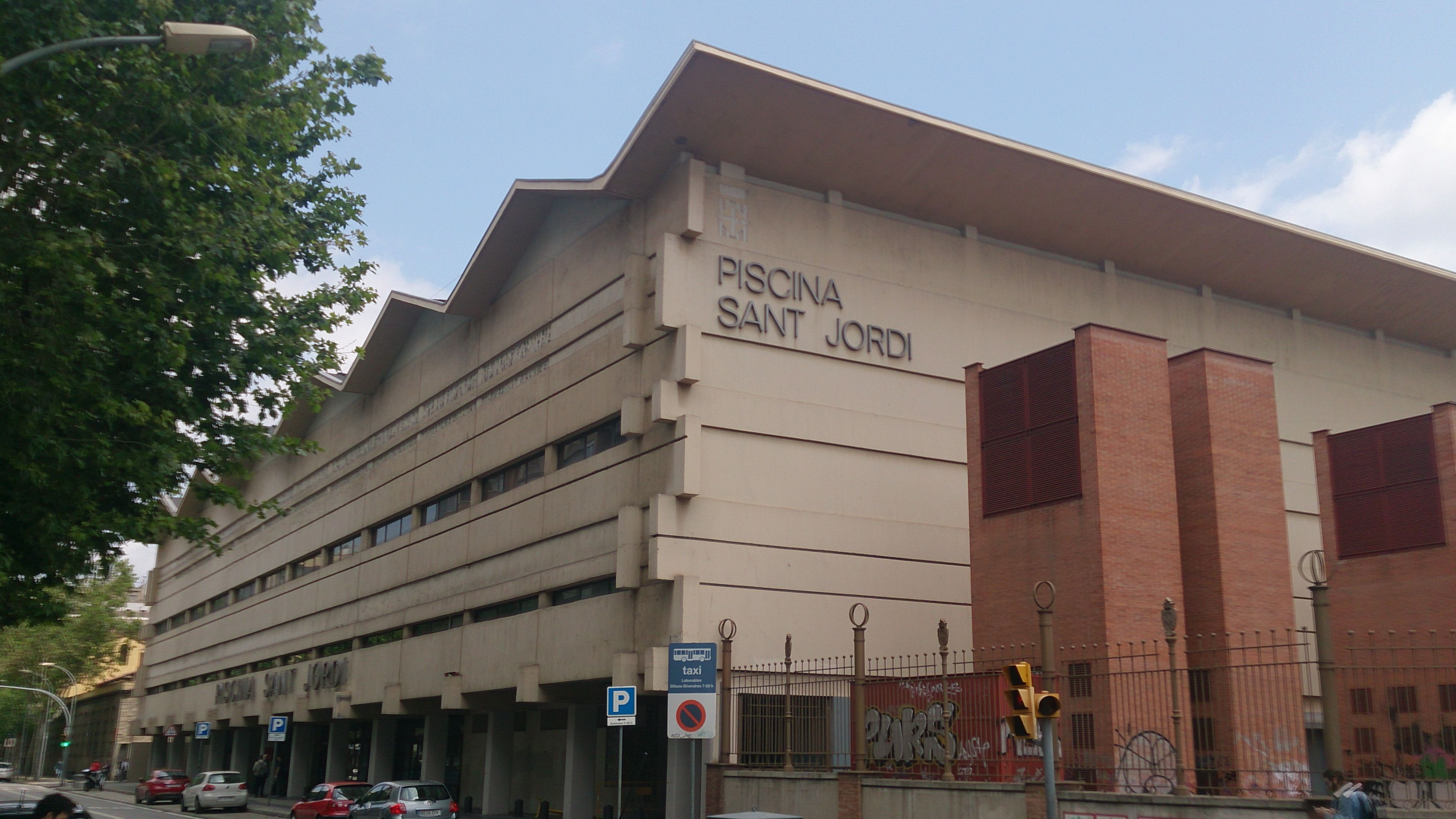 Fachada de la Piscina Sant Jordi de Barcelona / SANT JORDI