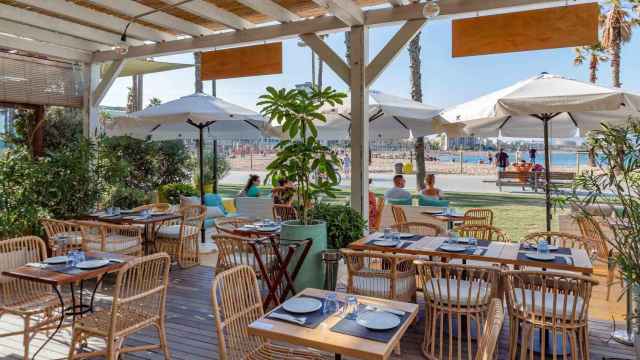 Exterior del restaurante Tejada Mar de Barcelona, ubicado en el Paseo del Mare Nostrum de la ciudad