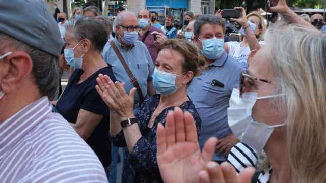 Concentración en Sant Andreu de Palomar contra la recogida de basuras puerta a puerta / PABLO MIRANZO