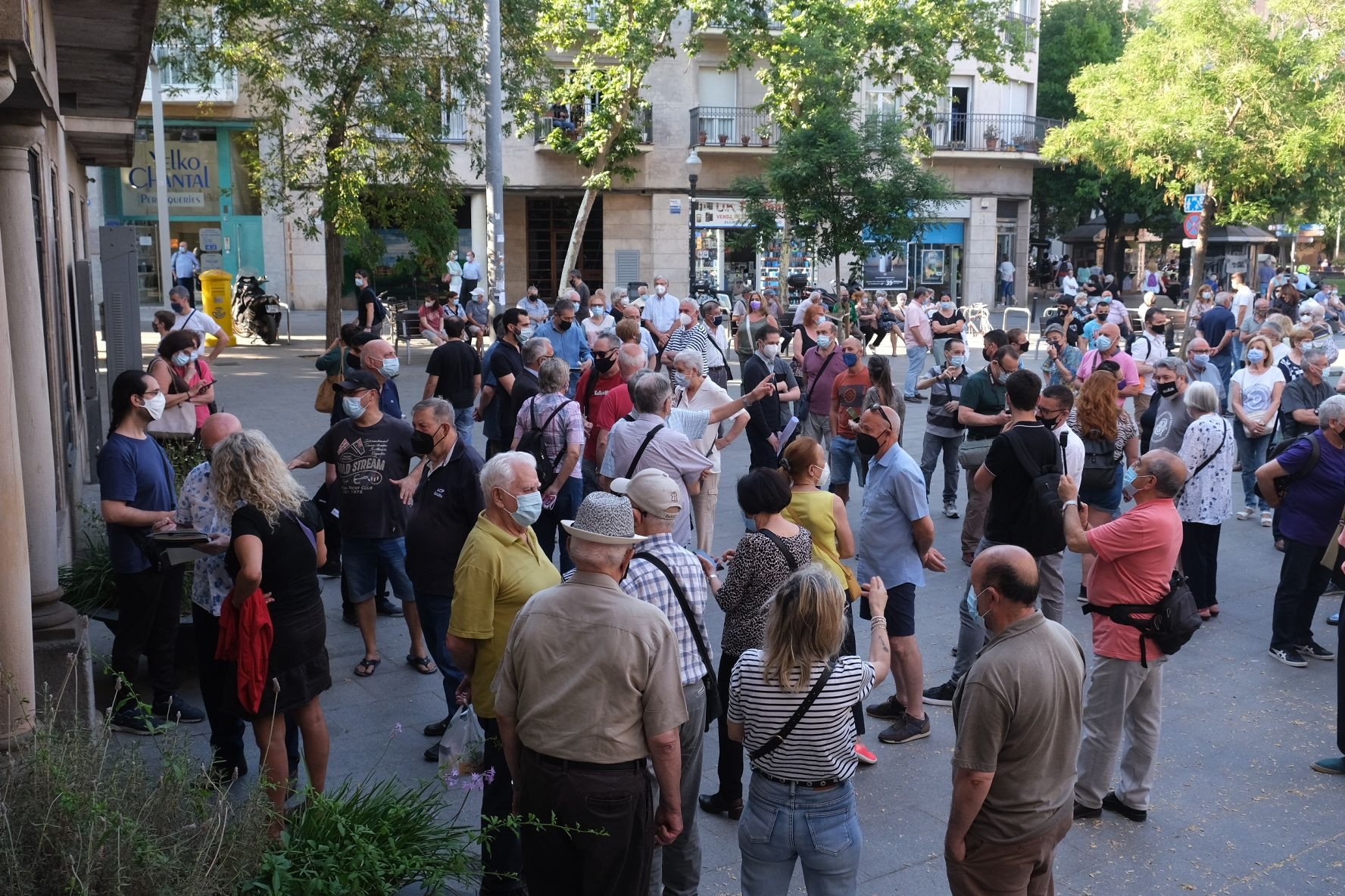 Concentración en Sant Andreu de Palomar contra la recogida de basuras puerta a puerta / PABLO MIRANZO