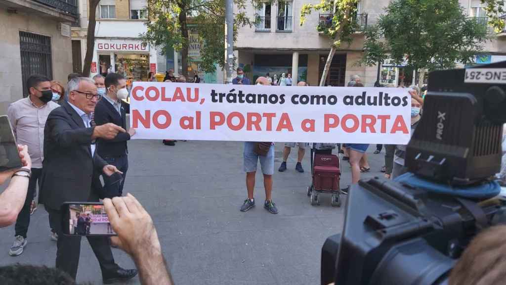 Josep Bou, líder del PP en el Ayuntamiento de Barcelona, en la concentración de Sant Andreu / METRÓPOLI