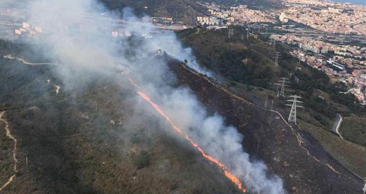 Imagen de un incendio intencionado en Collserola / BOMBERS DE LA GENERALITAT