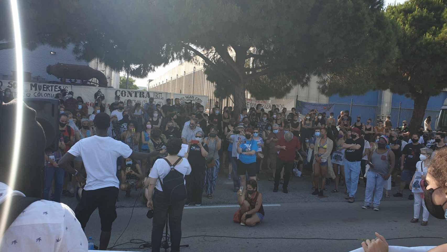 Protesta contra el CIE de la Zona Franca / @RegularizacionY