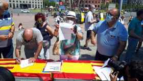 Carpa del PP en la plaza Espanya de Barcelona para recoger firmas contra los indultos / EUROPA PRESS