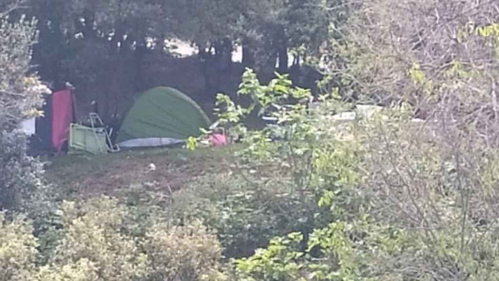 Tiendas de campaña en el parque de Montjuïc / MA