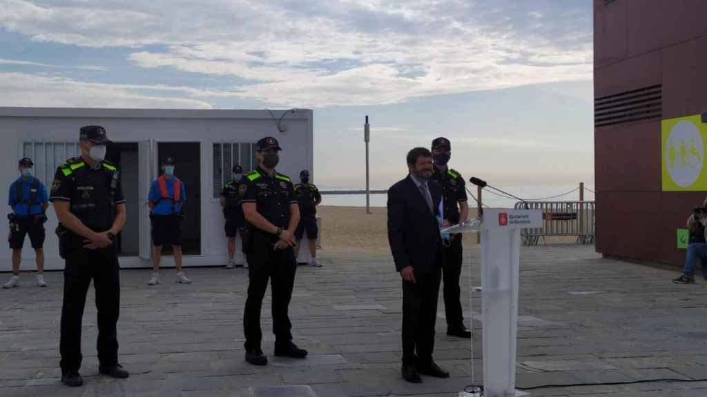 Albert Batlle, teniente de alcaldía de Seguridad, explica el dispositivo de la Guardia Urbana por Sant Joan / EUROPA PRESS