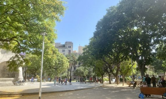 Parque infantil en el paseo de Sant Joan / METRÓPOLI