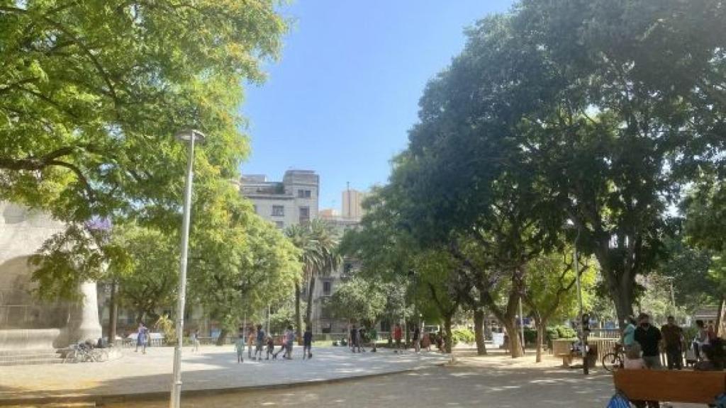 Parque infantil en el paseo de Sant Joan / METRÓPOLI