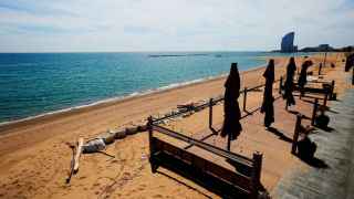 Los chiringuitos de la playa de Barcelona mantienen las restricciones de pandemia en Sant Joan cinco años después