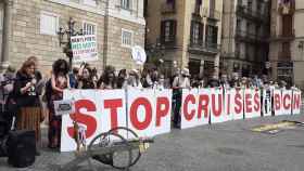 Concentración en Barcelona en contra de la reactivación de los cruceros / ECOLOGISTES EN ACCIÓ DE CATALUNYA