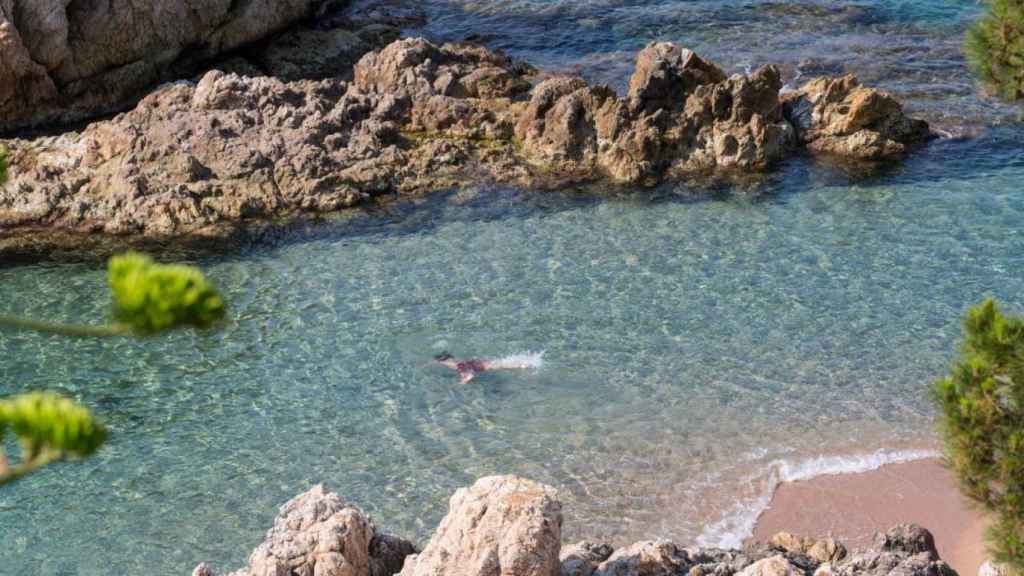 Playa de les Roques Blanques de Calella, en el Maresme