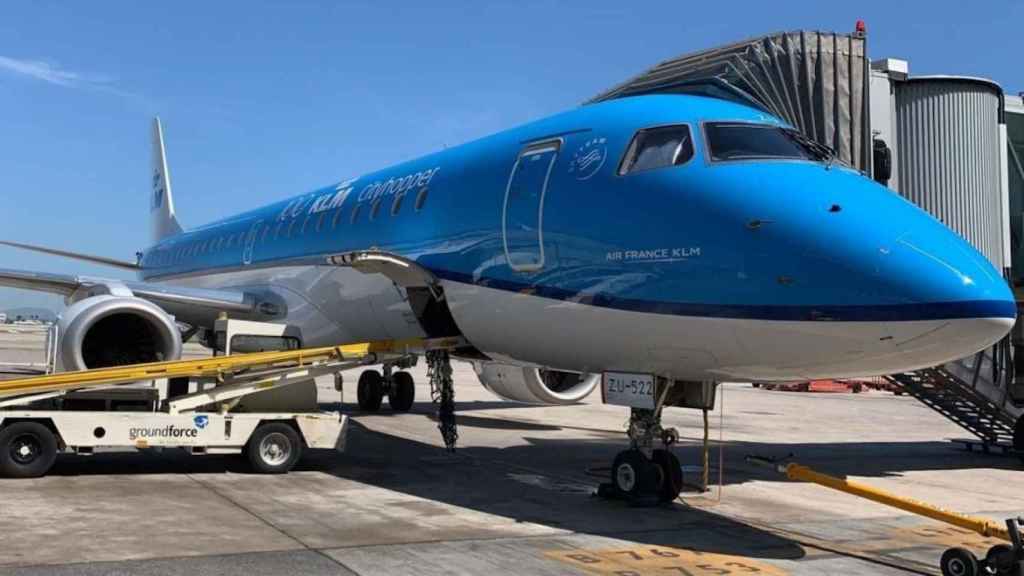 Un avión en un aeropuerto europeo en una imagen de archivo