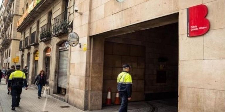 Acceso al cuartel de la Guardia Urbana en la Rambla / SAPOL