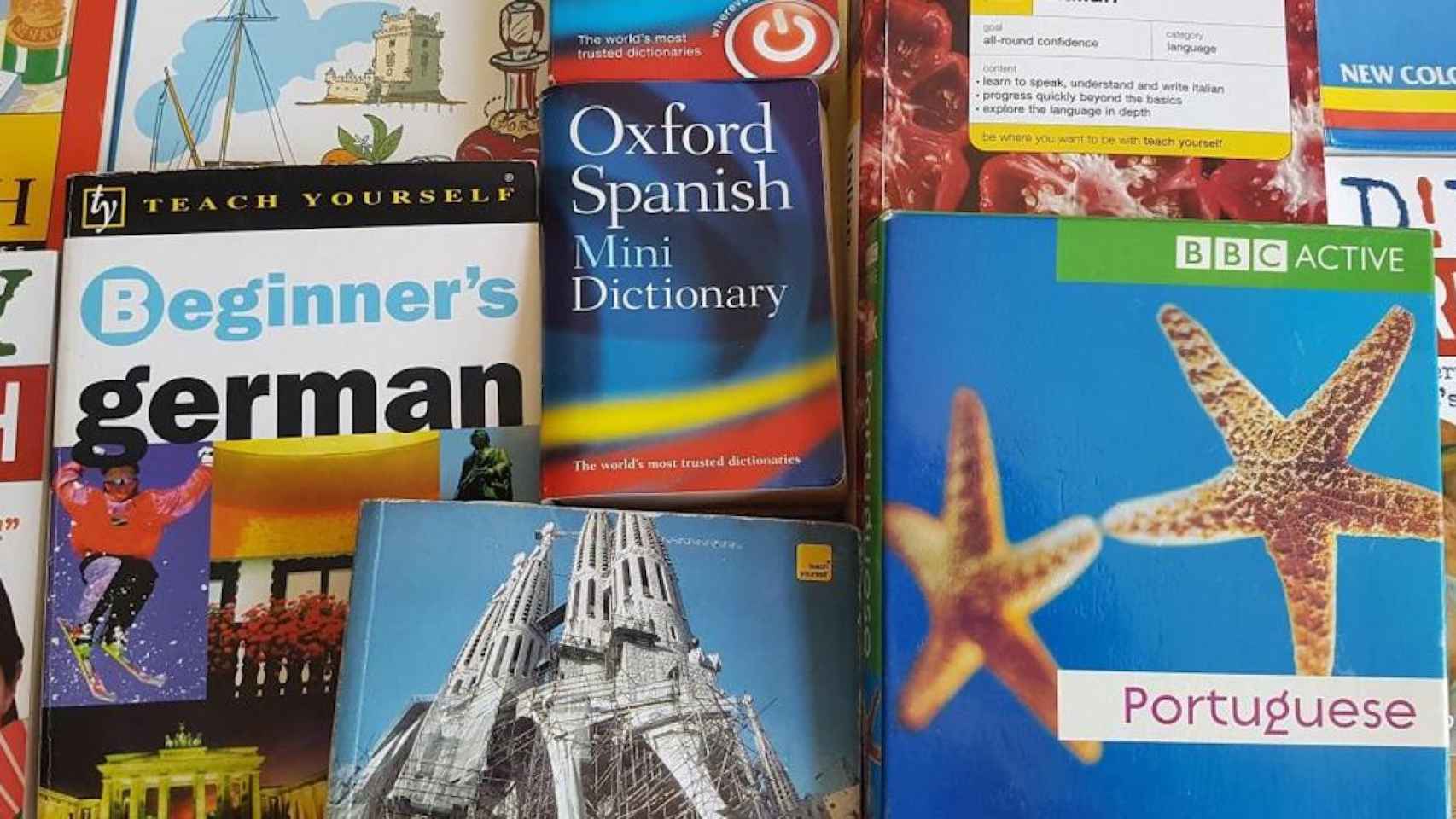 Diccionarios y libros para el estudio de diferentes idiomas / PIXABAY