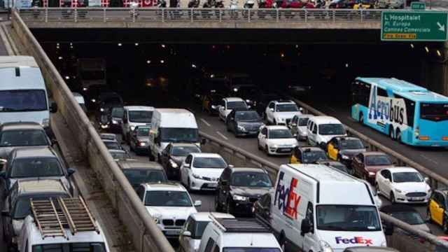 Atasco en el área metropolitana de Barcelona / EFE