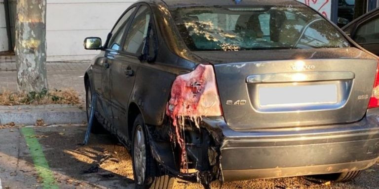 Destrozos en un coche de la Vila Olímpica / CEDIDA