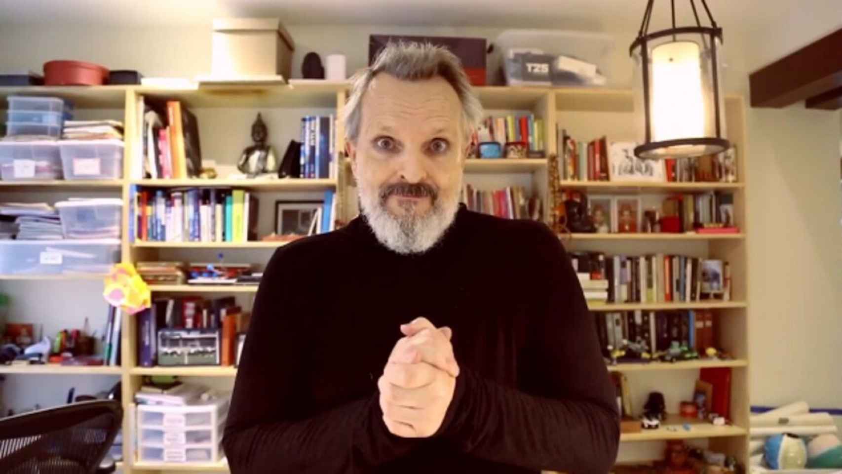 Miguel Bosé, en un vídeo de propaganda negacionista publicado en sus redes sociales / INSTAGRAM