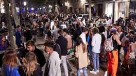 Botellón en Barcelona tras el fin del toque de queda / EFE