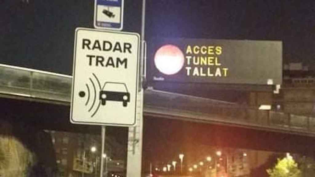 Cartel del nuevo radar en Barcelona ciudad que ha instalado el Ayuntamiento / TWITTER - @antiradarcatala