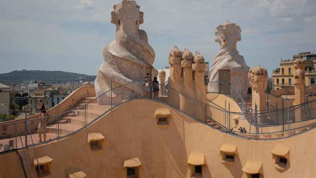 Azotea de La Pedrera de Barcelona con visitantes / EUROPA PRESS