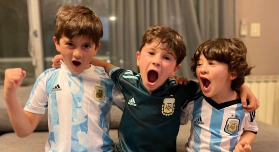 Hijos de Messi celebrando la victoria de Argentina