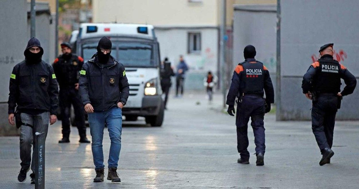 Agentes de los Mossos d'Esquadra en el Gòtic / EFE