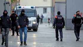 Agentes de los Mossos d'Esquadra en el Gòtic / EFE