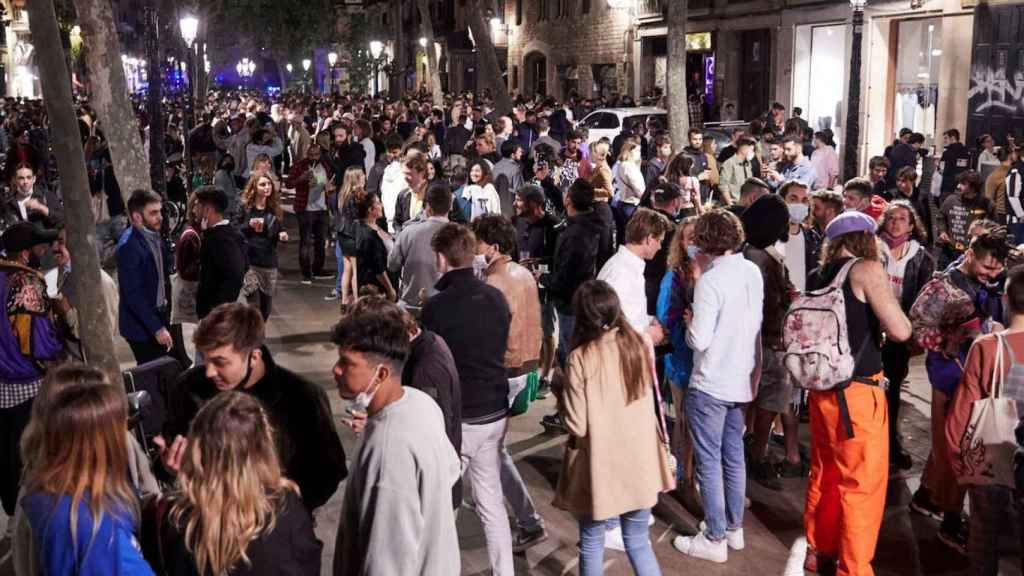 Botellón en el paseo del Born / EFE