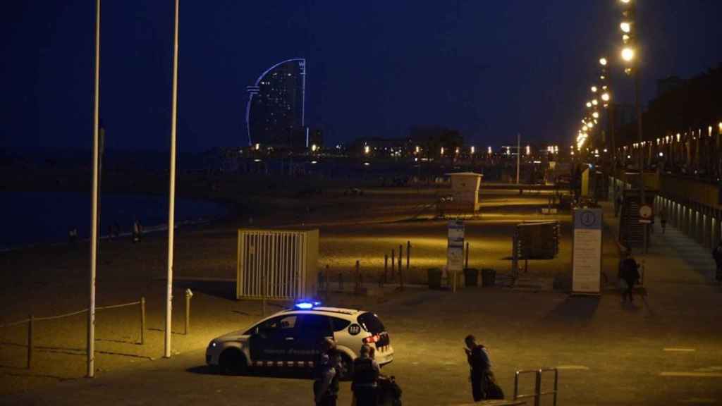 Imagen de archivo de la última noche de toque de queda en Barcelona / DAVID OLLER - EUROPA PRESS