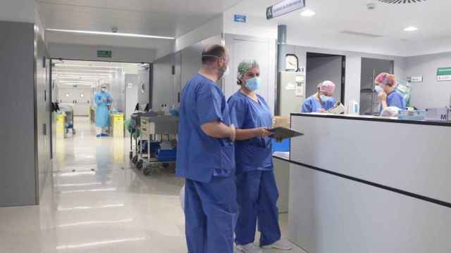 Sanitarios en un hospital en una imagen de archivo