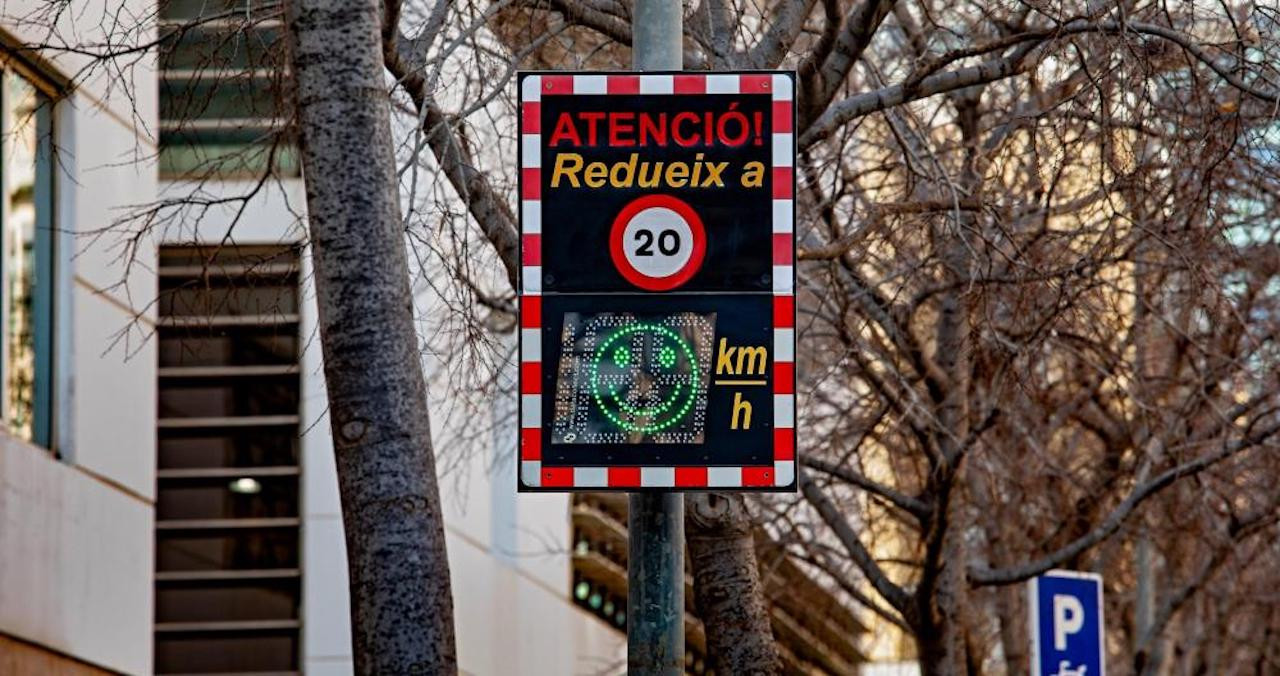 Un radar pedagógico en una calle de Barcelona / AYUNTAMIENTO DE BARCELONA