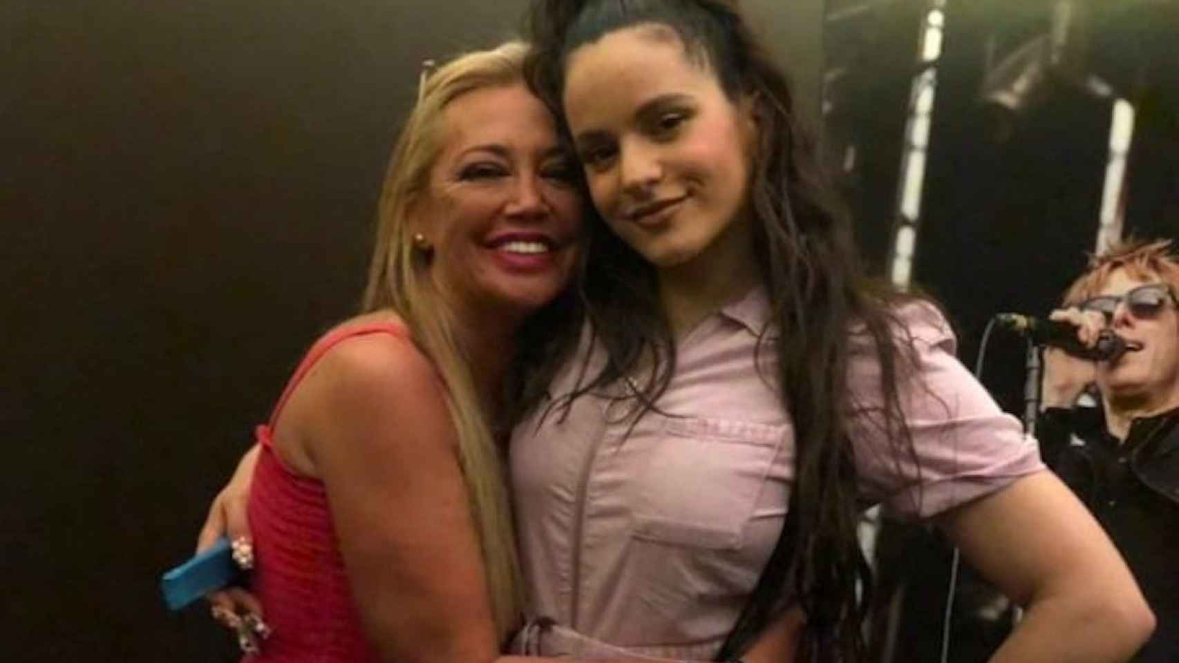 Rosalía posa junto a Belén Esteban / RRSS