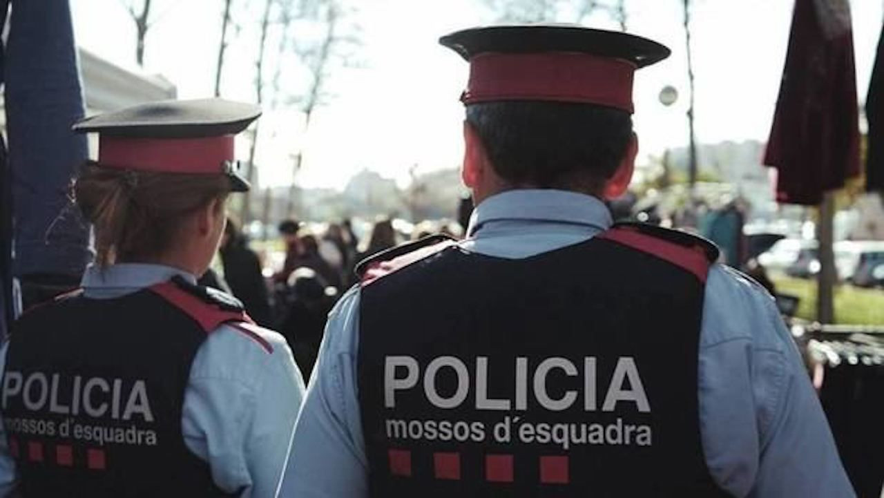 Agentes de los Mossos d'Esquadra en L'Hospitalet / MOSSOS