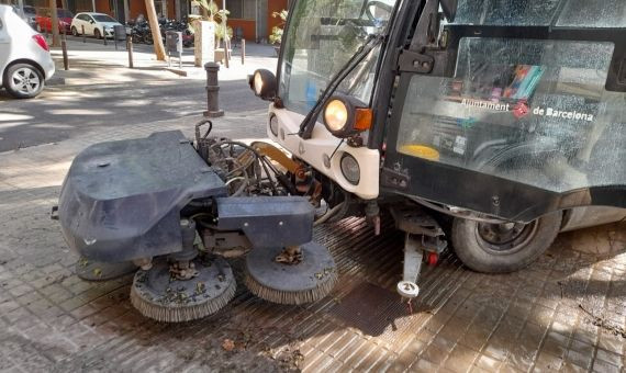 Máquina fregadora de pavimentos que utiliza FCC en la Barceloneta / METRÓPOLI