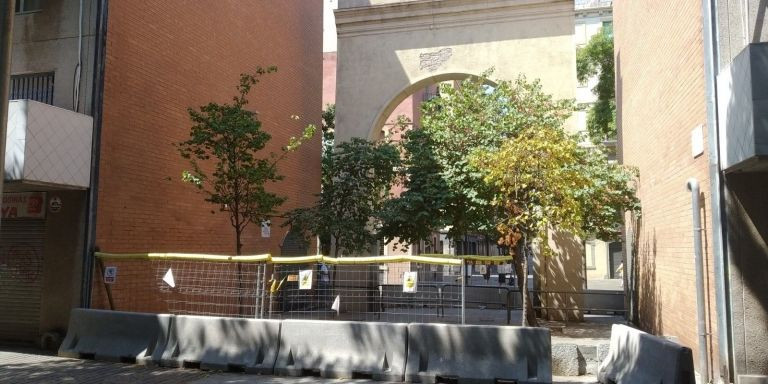 El arco de la Barceloneta, desde el interior de La Maquinista / METRÓPOLI - JS