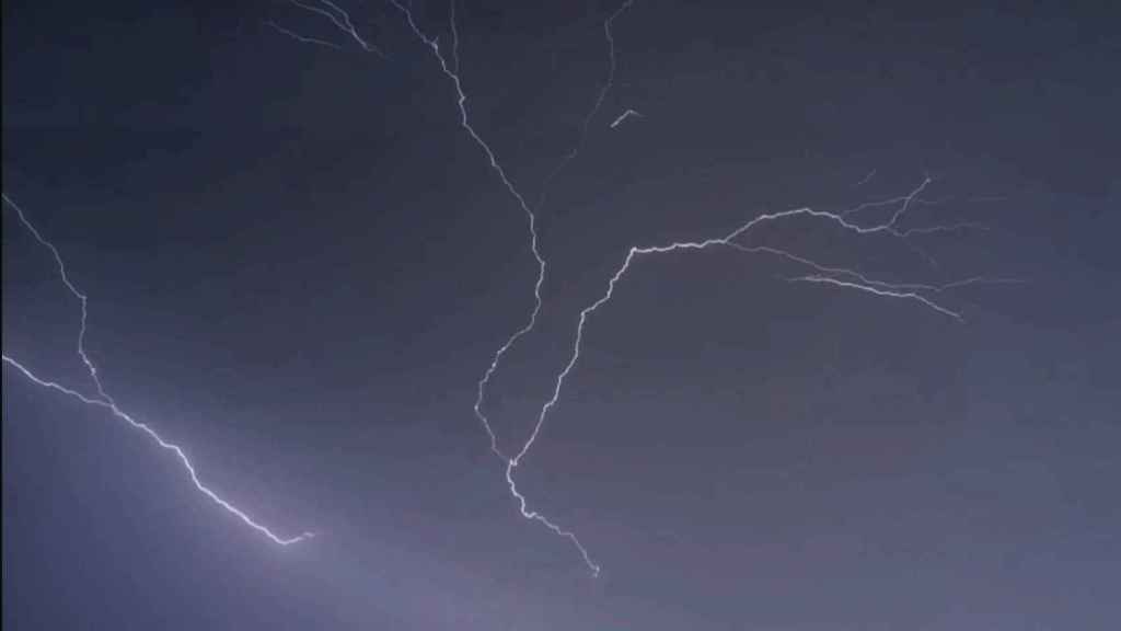 Tormenta eléctrica en Corbera de Llobregat / TWITTER